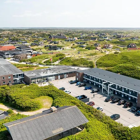 4 Personers I Stuestagen Sj3129 Daire Henne Strand